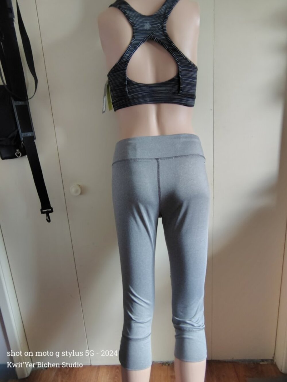 Danskin Leggings SM & Tech Gear top XSM - Picture 2 of 7